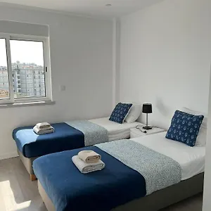 Near The Airport Homestay Lisbon